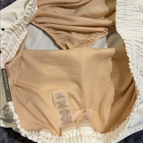 NWT White Calia by Carrie Underwood Run Collection Midrise Infinity Shorts SzM - Picture 7 of 7
